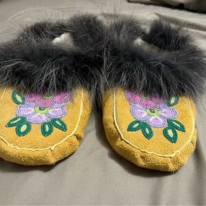Hand crafted Deerhide Moccasins with genuine Fur Trim